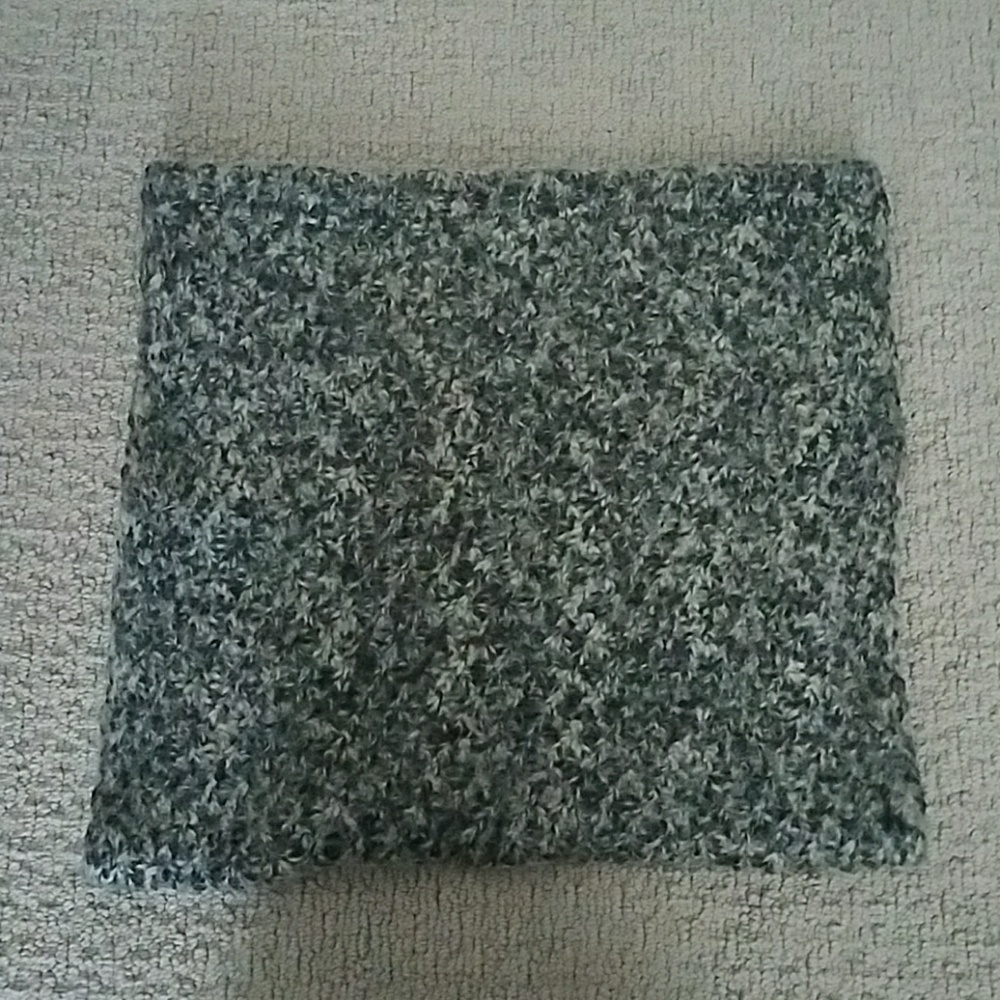 Uniqlo Heather Grey Infinity Scarf